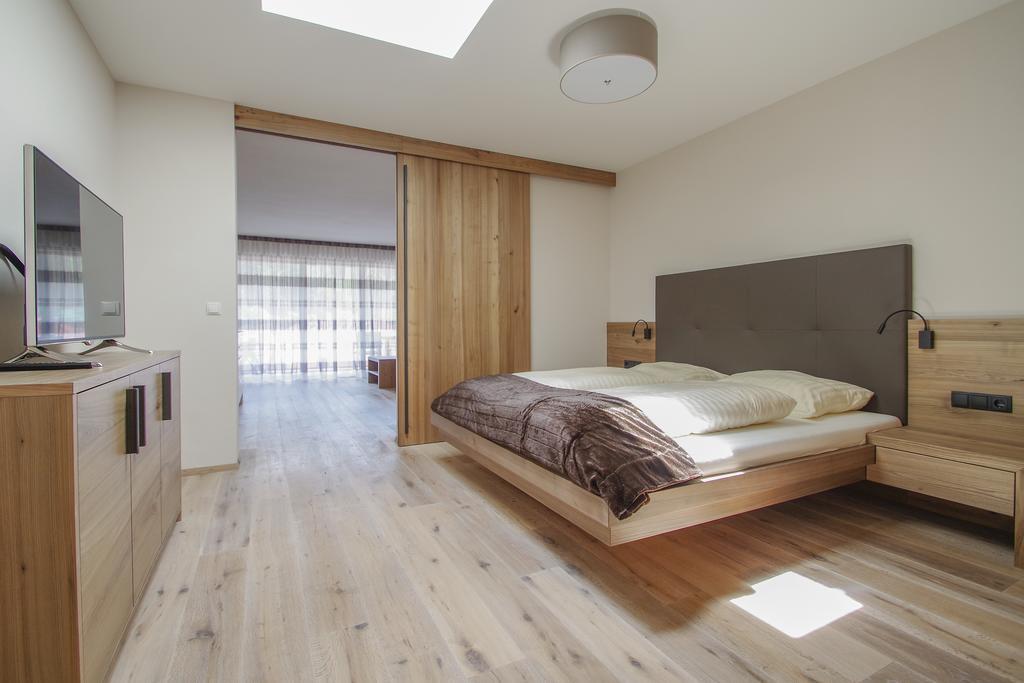 Christine Aparthotel 4*